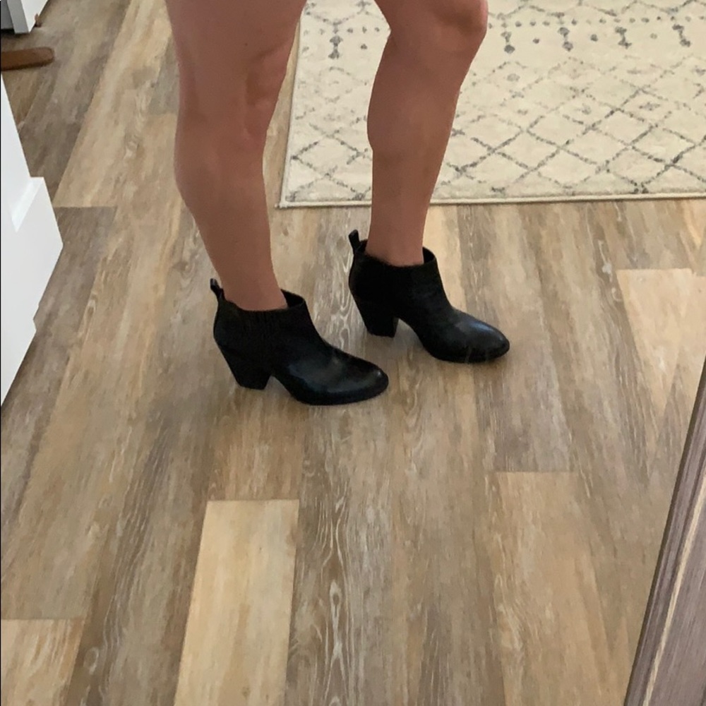 Black Nine West booties
